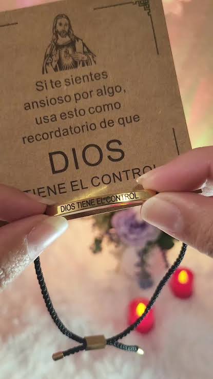 FEETERNA™  Pulsera Premium “Dios Tiene el Control” 🙏✨